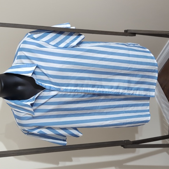 Blue and White Striped Men's Summer Short Sleeved Buttoned Up Shirt - Picture 3 of 11